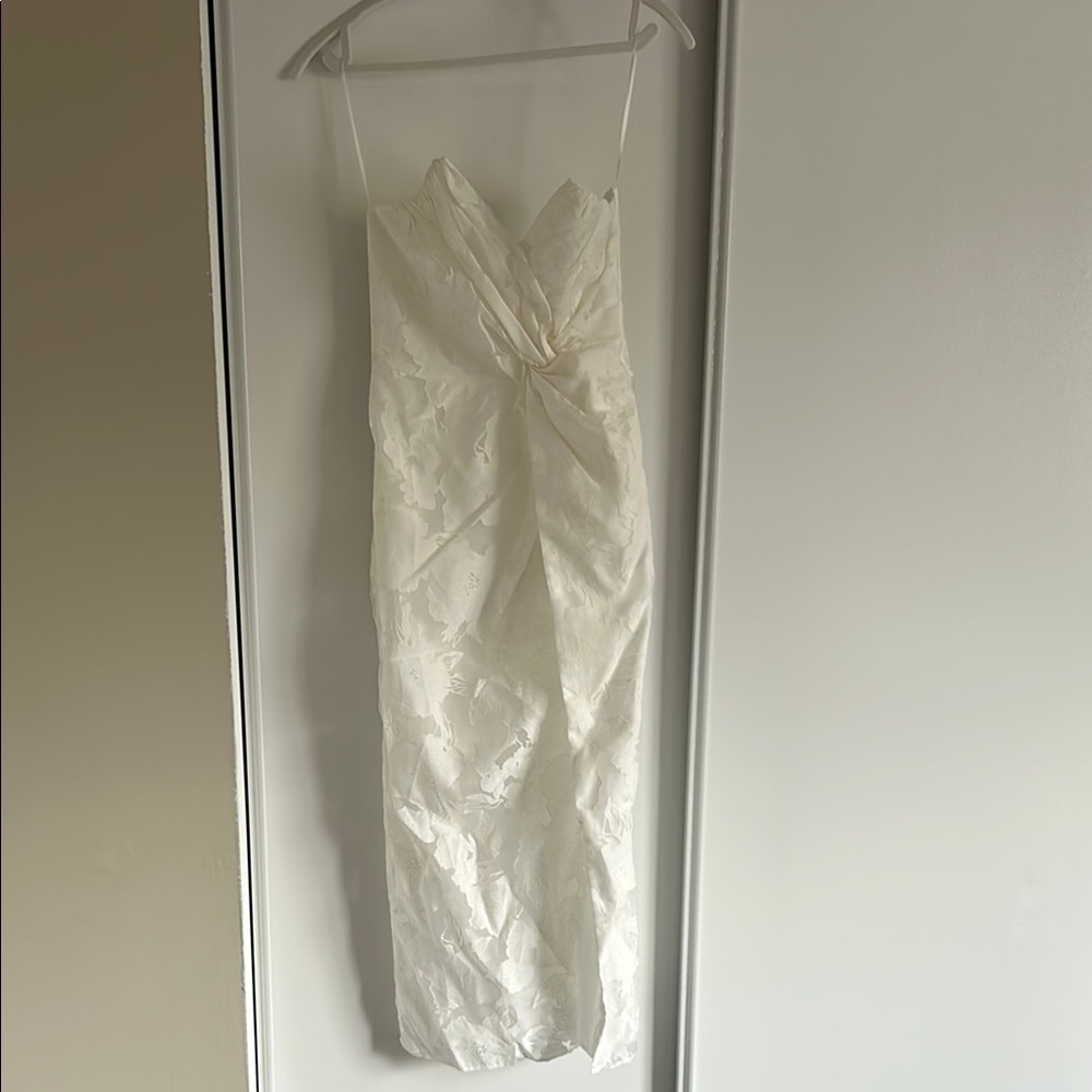 Elegant White Strapless Dress